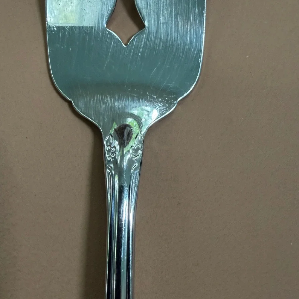 Oneida Chateau Cold Meat Serving Fork Stainless Steel Floral Scroll Canada 8.5in